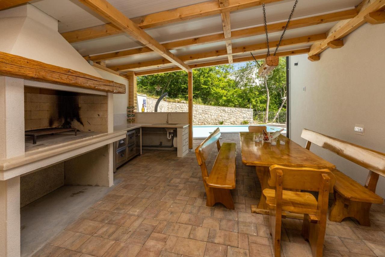 Villa Antani With Heated Pool, Sauna & Jacuzzi Цриквеница Экстерьер фото