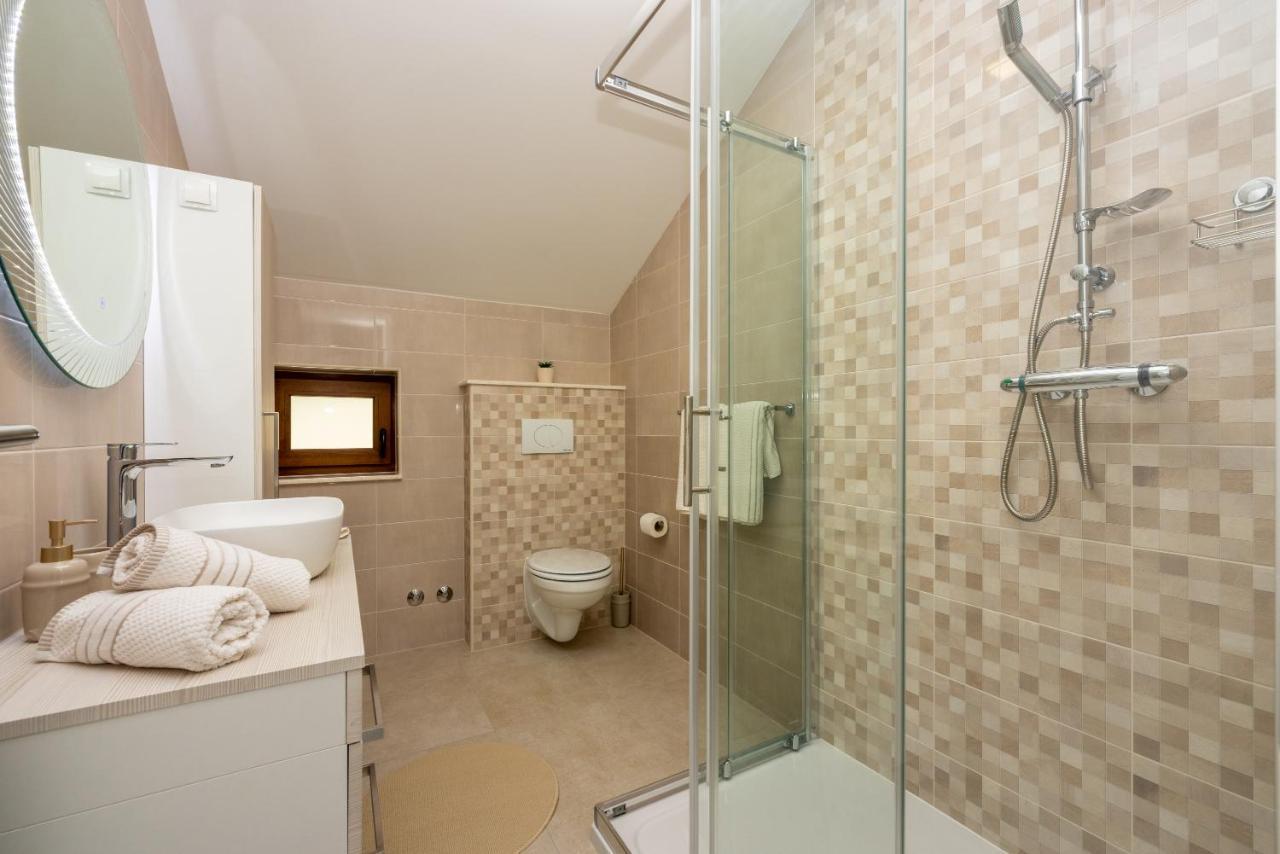 Villa Antani With Heated Pool, Sauna & Jacuzzi Цриквеница Экстерьер фото