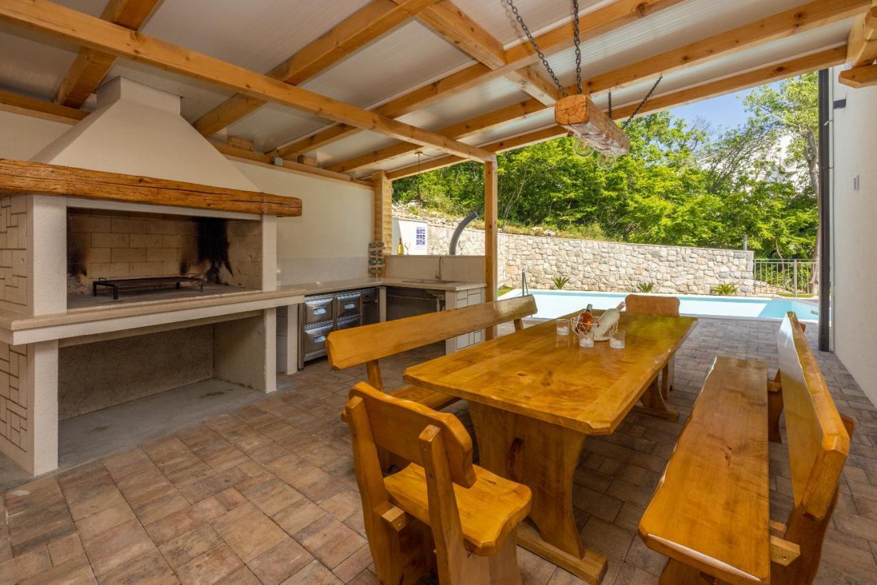 Villa Antani With Heated Pool, Sauna & Jacuzzi Цриквеница Экстерьер фото