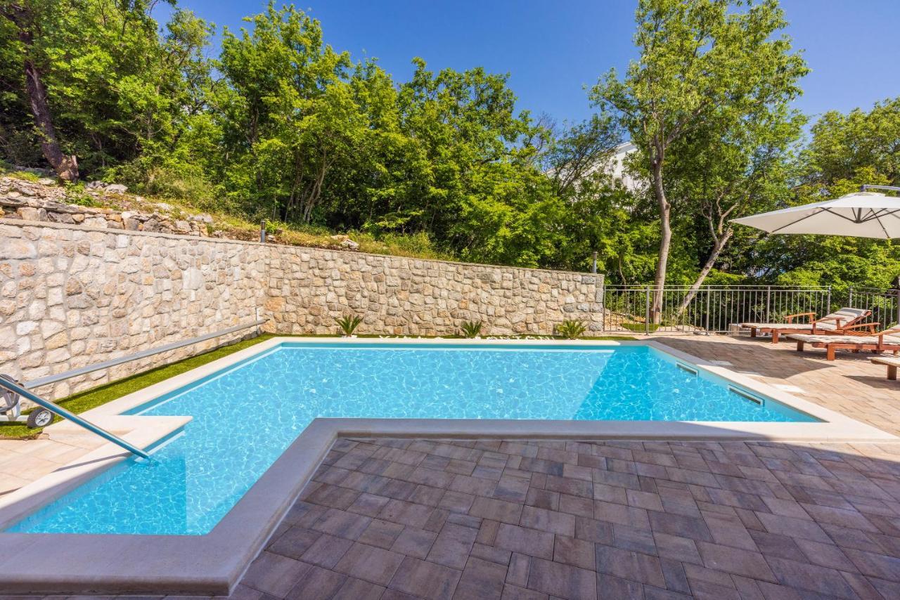 Villa Antani With Heated Pool, Sauna & Jacuzzi Цриквеница Экстерьер фото